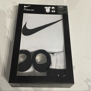 Nike 3 piece baby set